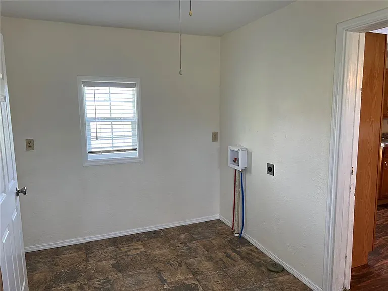 2528 Private Road 5101 — Photo 27