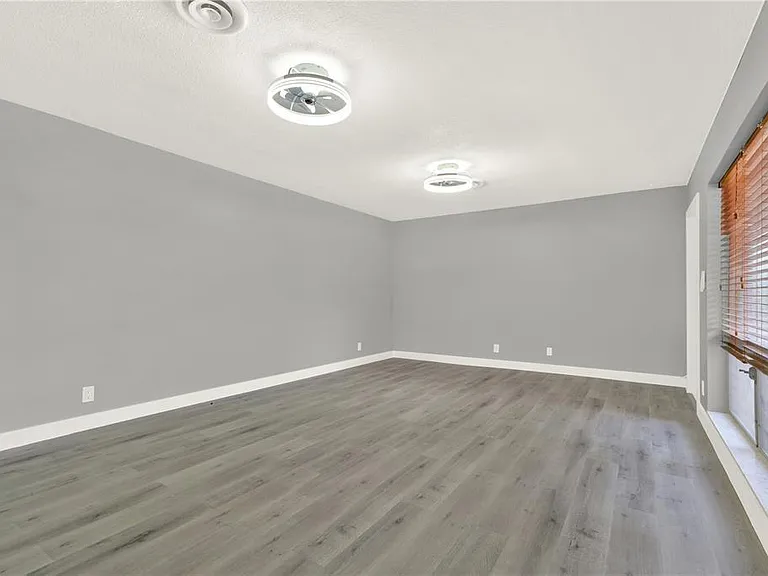 2864 NE 32nd St #7 — Photo 6