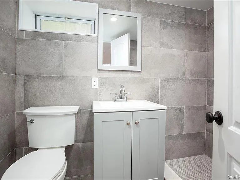 310 Columbus Pkwy — Photo 20