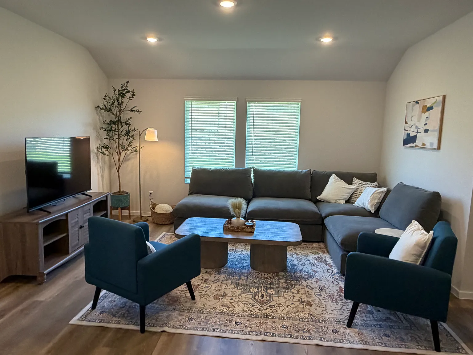 4 bed, 1786 sqft, $4,150 — Photo 3