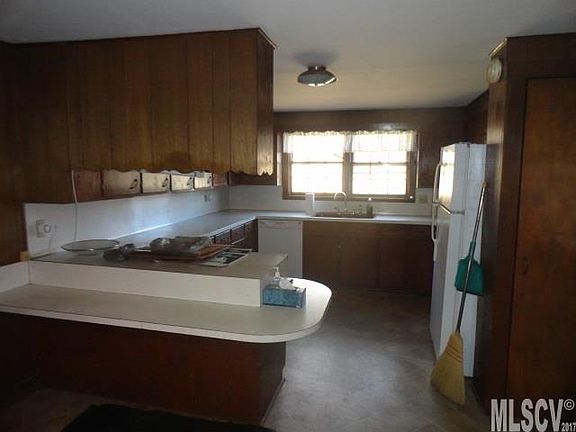 3rd image of 102 Countryside Dr SE