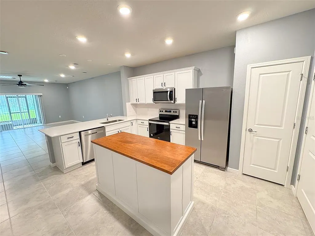 3 bed, 2.5 bath, 1699 sqft, $2,300 — Photo 4