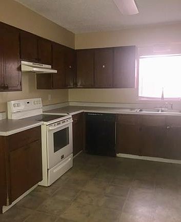 3rd image of 1911 Blueberry Dr APT 1