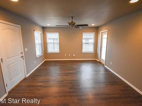 3rd image of 810 Hindman Dr #1
