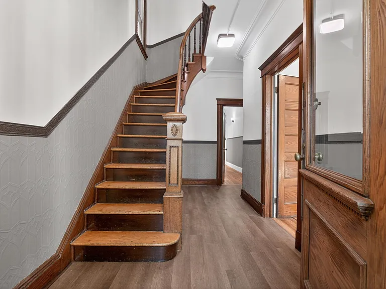 42 Duer Pl #1 — Photo 18