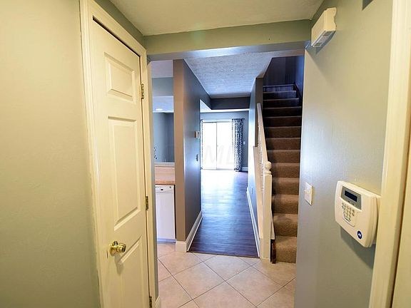 5th image of 515 Foxtrail Cir E