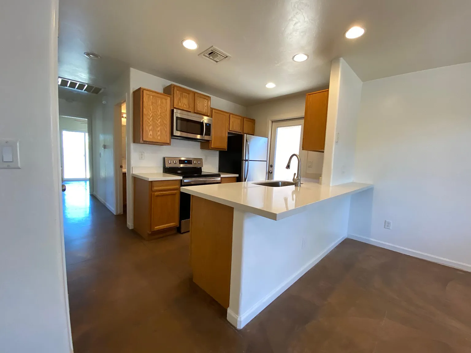 6 bed, 2200 sqft, $5,000 — Photo 1