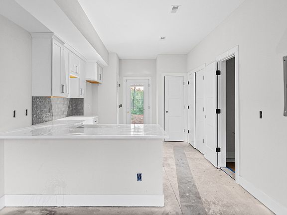 5th image of 601 Mann Cir #1-5