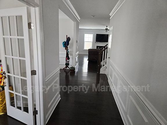 4th image of 1009 Brockton Dr