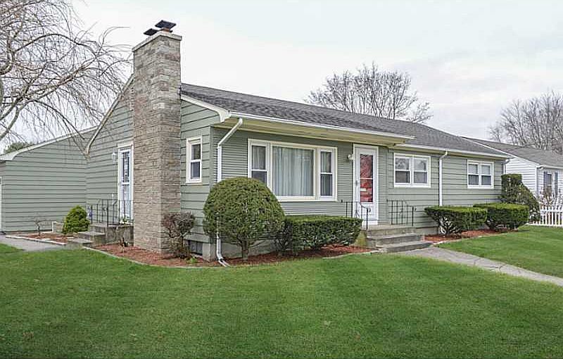 1st image of 18 Sheffield Dr