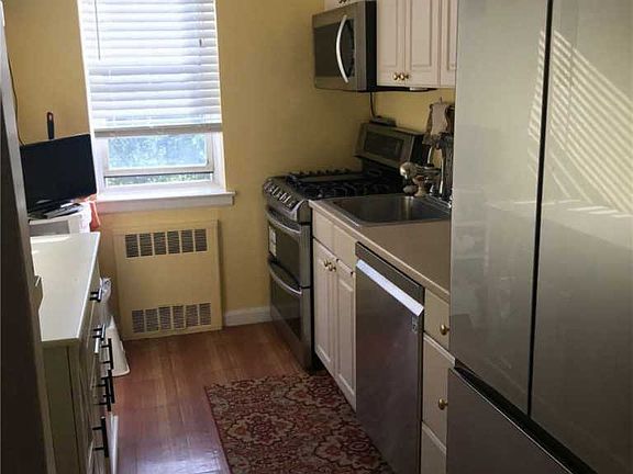 5th image of 24 Mulford Pl APT 6B