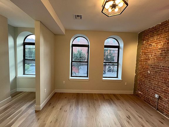 5th image of 221 Ralph Ave APT 2L
