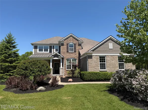22822 Shepherds Hollow Dr, South Lyon, MI 48178