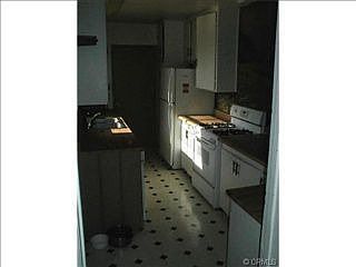 2nd image of 911 W Rosewood Ct