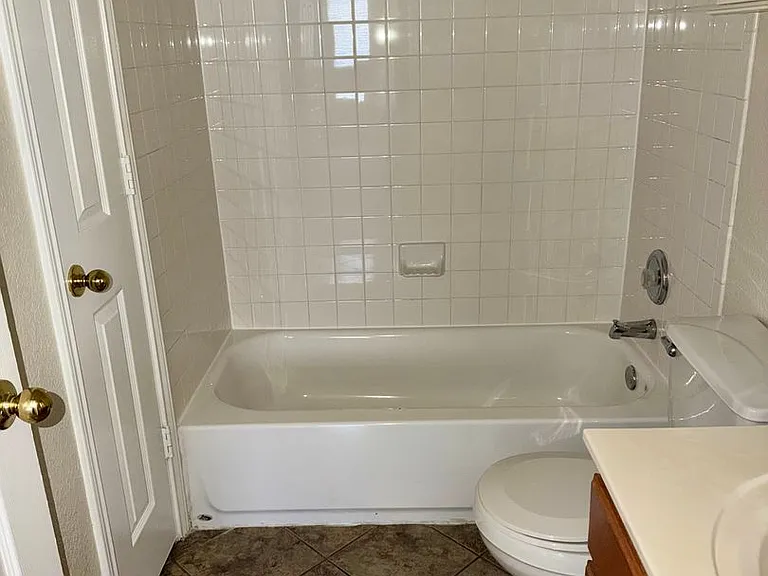4803 Donegal Bay Ct — Photo 11