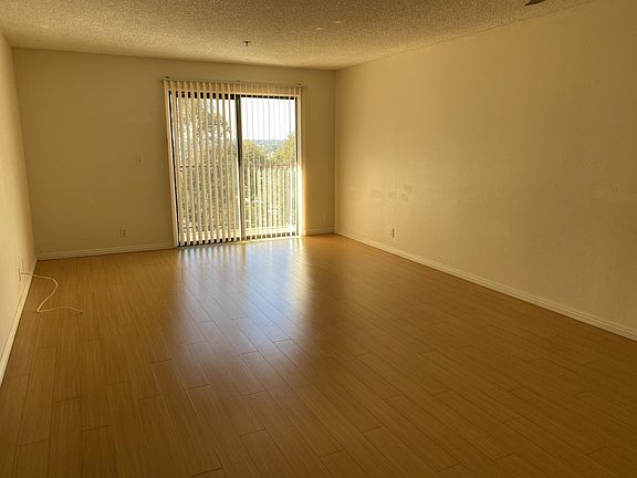 2nd image of 3980 Faircross Pl