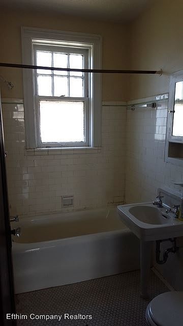 2nd image of 1248 Hawthorne Pl APT B
