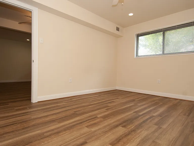 Chestnut Apartments — Photo 14