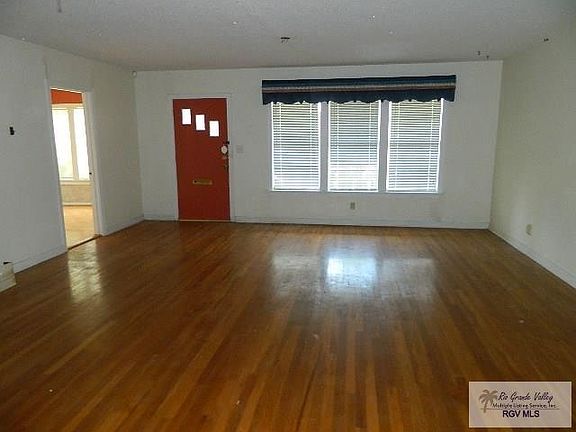 4th image of 207 Corona Crescent St