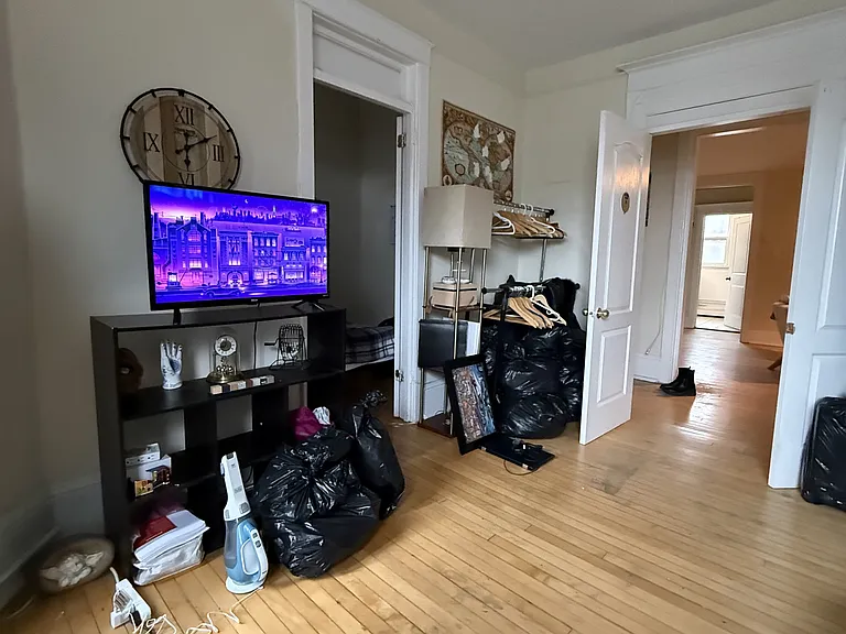 347 Elgin St #B — Photo 5