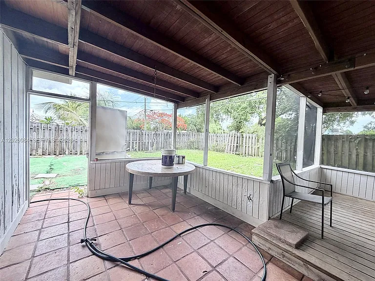 5180 SW 27th Ter — Photo 16