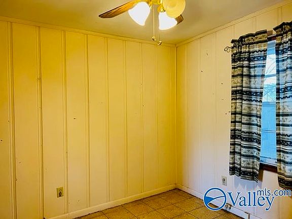 5th image of 142 Hamaker St SW