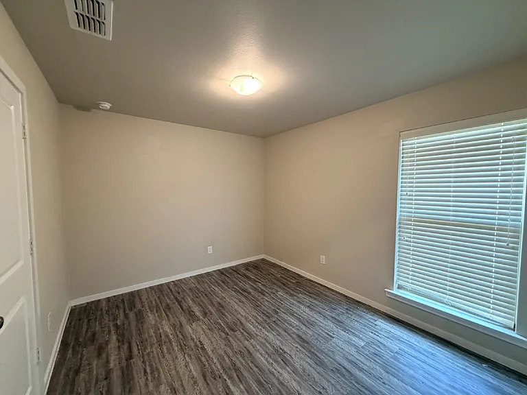 2120 N Texas Ave — Photo 14