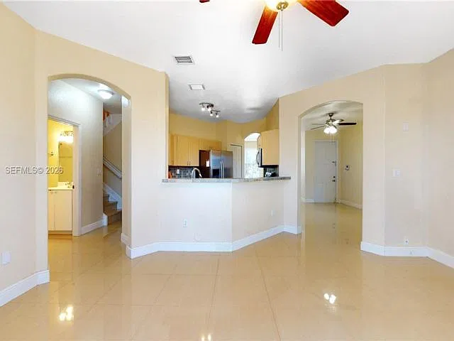 4 bed, 3.0 bath, 2310 sqft, $3,899 — Photo 4