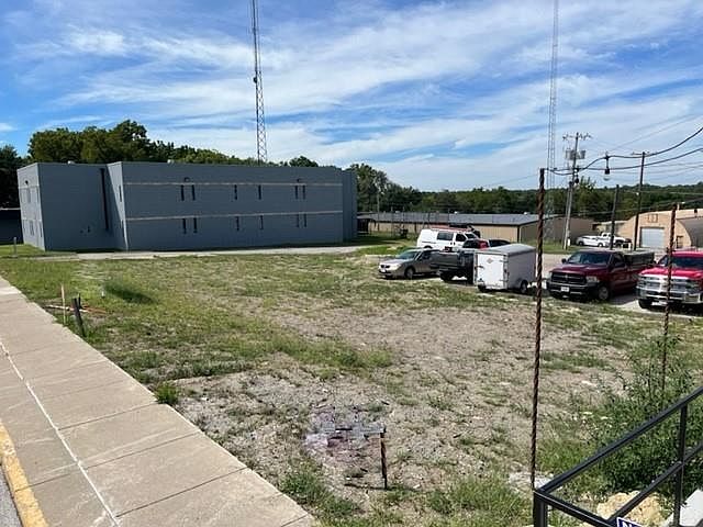 1st image of 104 W Pearl St