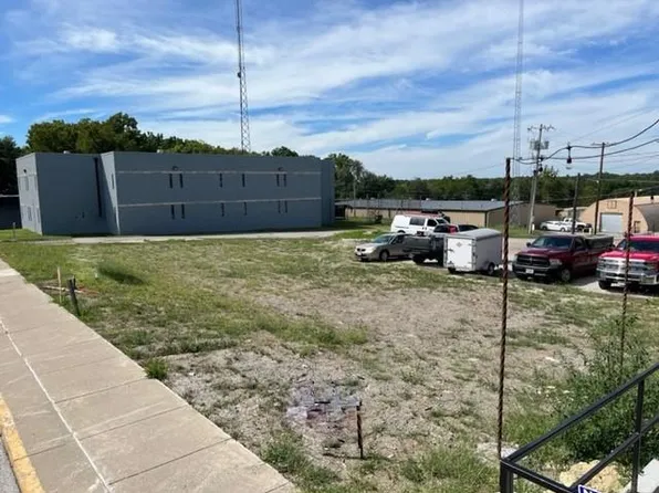 104 W Pearl St, Harrisonville, MO 64701
