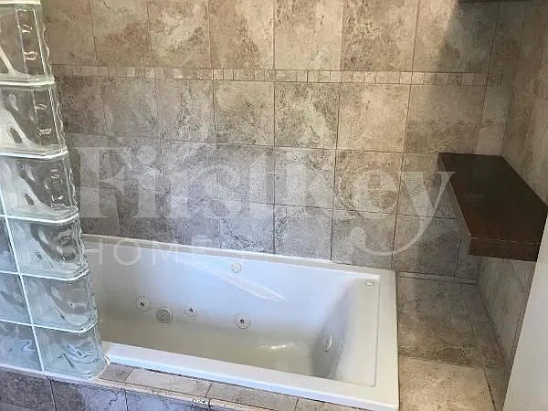 3 bed, 2.0 bath, 1986 sqft, $2,295 — Photo 3