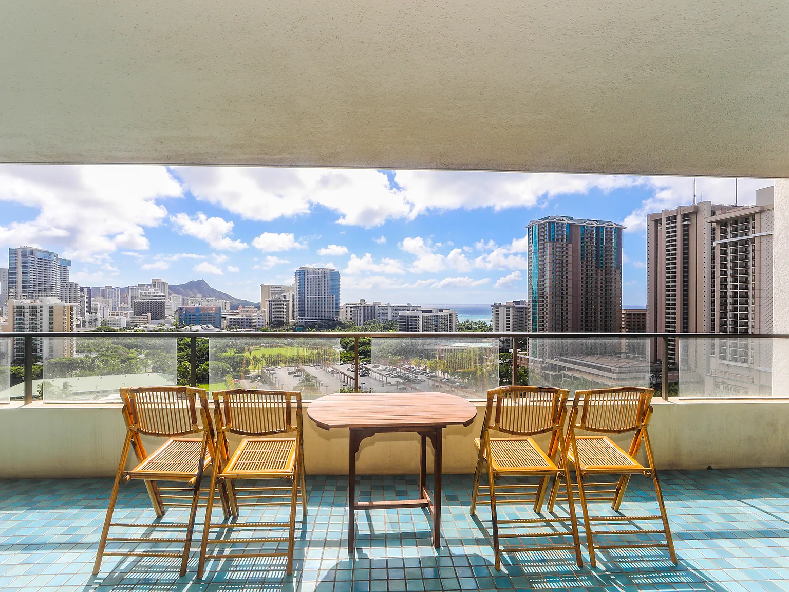 2 bed, 1086 sqft, $5,700 — Photo 2
