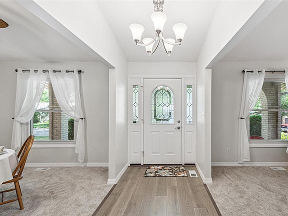3rd image of 15474 Country Mill Ct