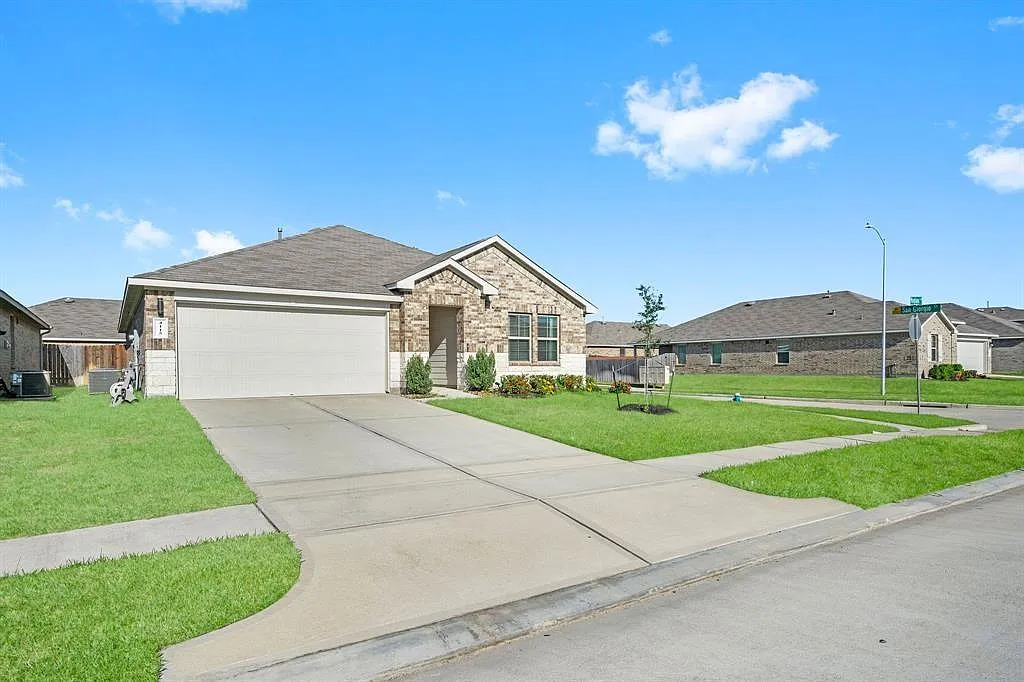 4 bed, 2.0 bath, 1885 sqft, $2,300 — Photo 4