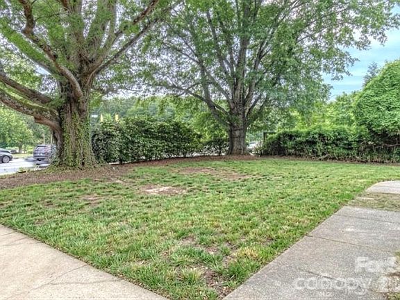 4th image of 3428 Wade Ave