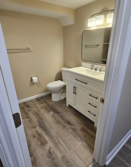 LOWERL LEVEL BATH