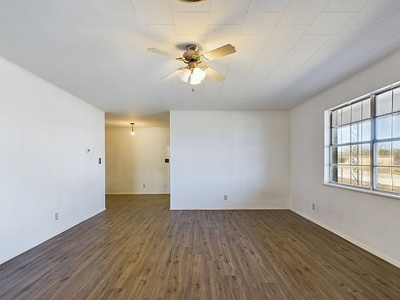 2nd image of 167 Northwest Dr #11