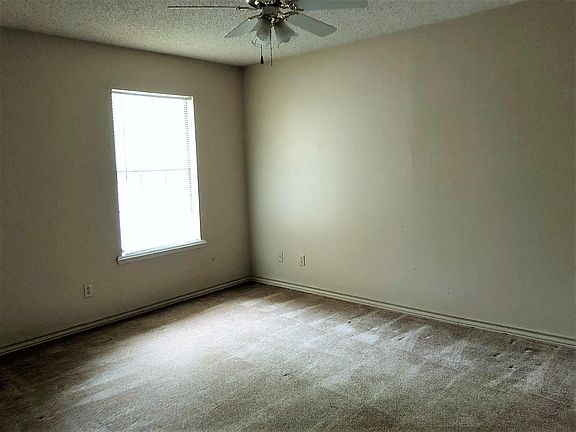 4th image of 5805 Sidney Dr #B