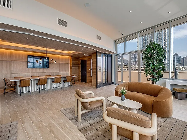 1400 HiLine Resident Lounge