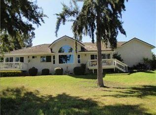 1428 W Country Club Ln W, Escondido, CA 92026