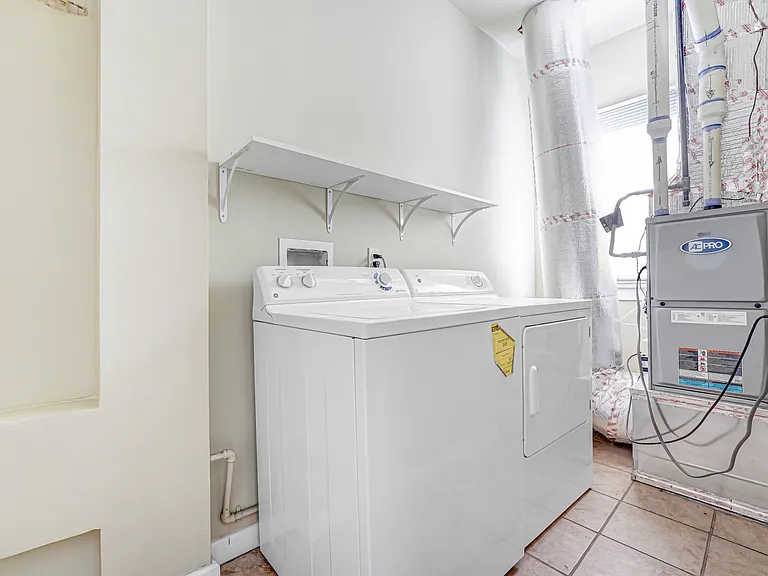 325 N Stanley Ave #327-1/2 — Photo 6