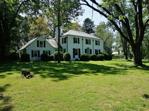 8091 Williamson Rd, Roanoke, VA 24019