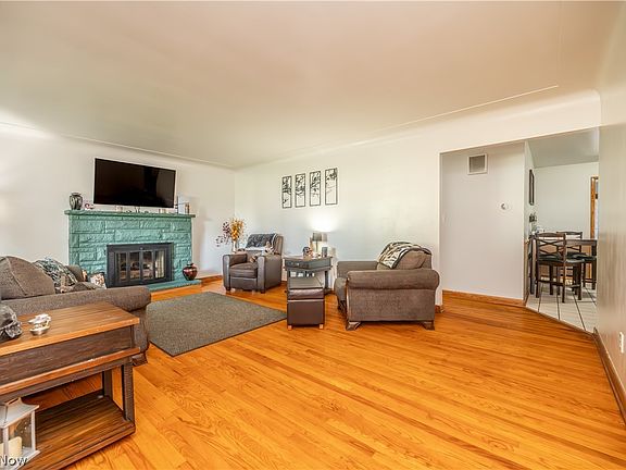 5th image of 3832 Edinburgh Dr