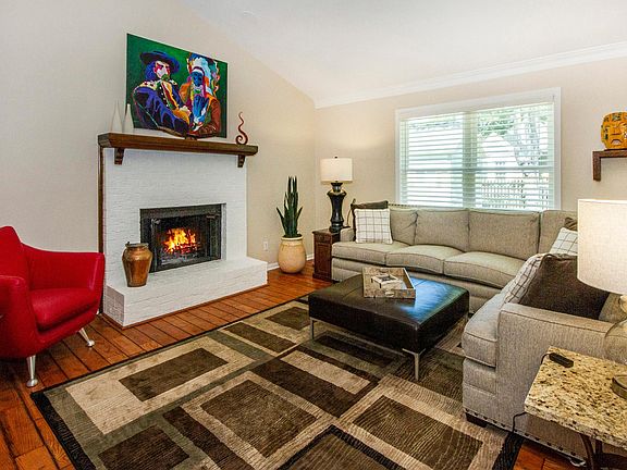 5th image of 8913 Chimney Point Dr