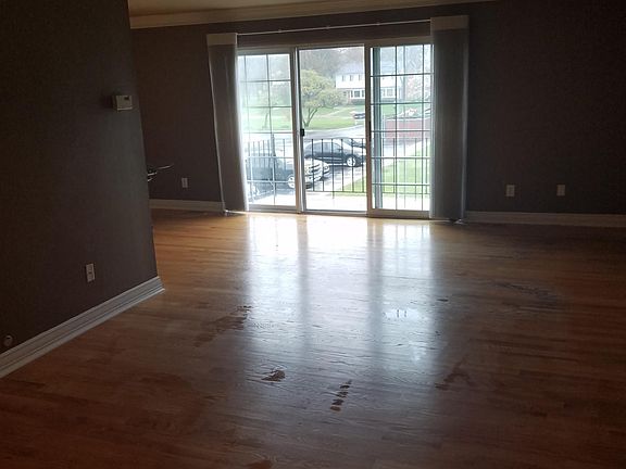 3rd image of 500 Fox Hills Dr N APT 7