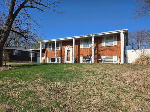 1215 Cypress Dr, O'Fallon, MO 63366