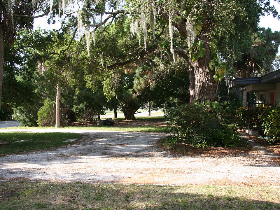 1st image of 201 Park Blvd N