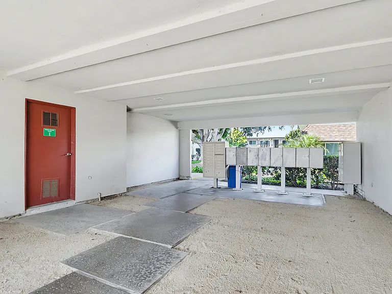 Camelot Apartments — Photo 7