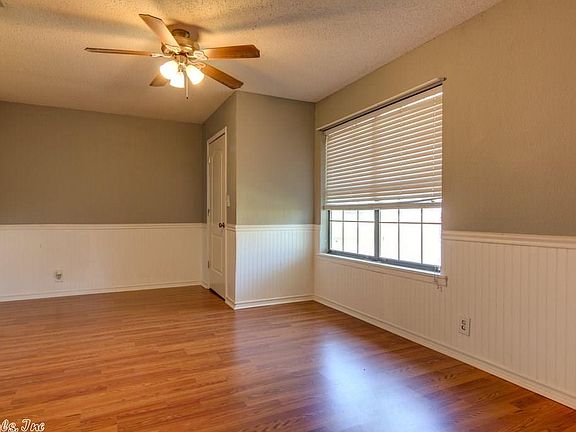 3rd image of 310 Memorial Dr