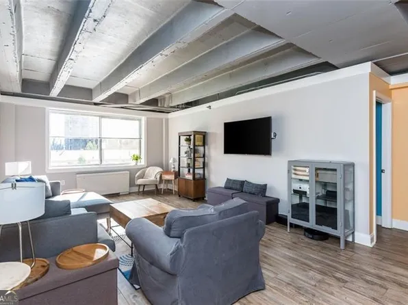 2479 Peachtree Rd NE APT 202, Atlanta, GA 30305